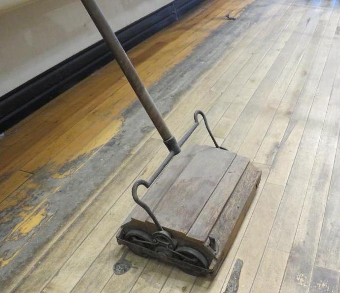 Vintage Childs Sled & Push Sweeper