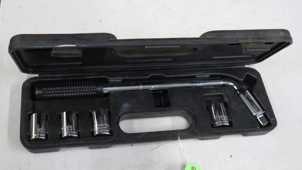 Lighted Breaker Bar w/ Asst. Sockets