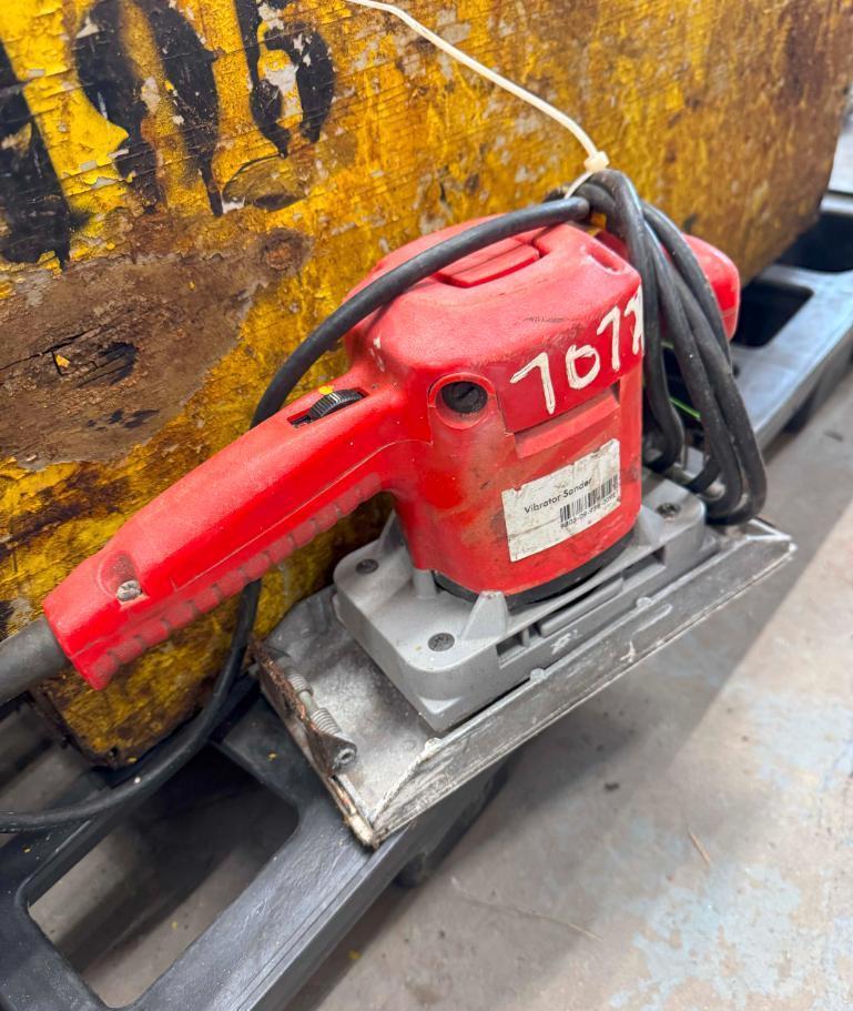 Milwaukee Heavy-Duty Orbital Sander