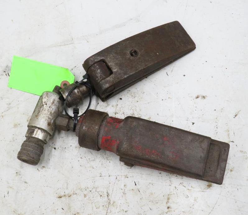 (2) Hydraulic Ram Spreaders