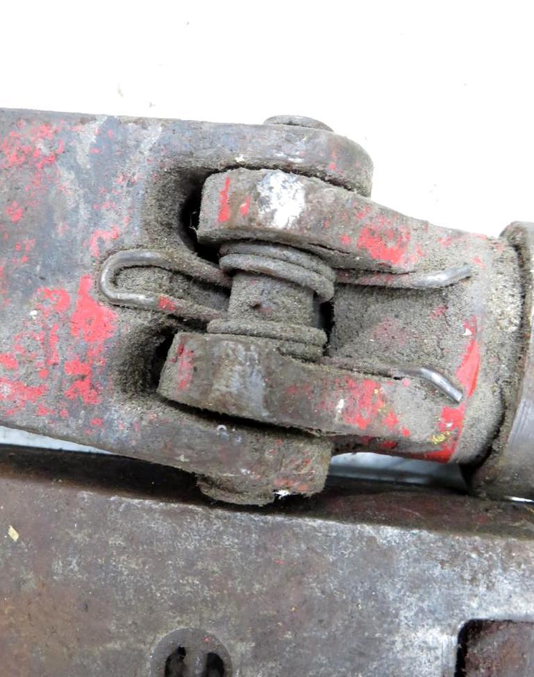 (2) Hydraulic Ram Spreaders