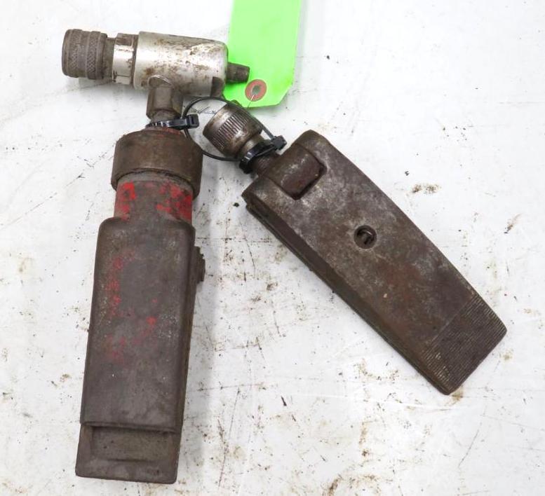 (2) Hydraulic Ram Spreaders