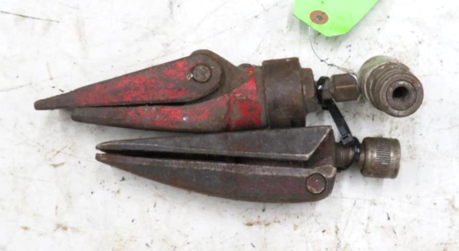 (2) Hydraulic Ram Spreaders