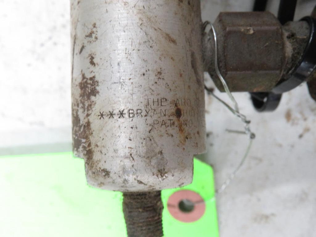(2) Hydraulic Ram Spreaders