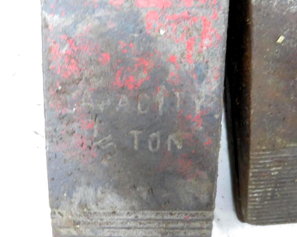 (2) Hydraulic Ram Spreaders