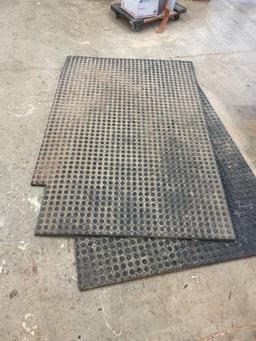 (2) Anti-Fatigue Mats