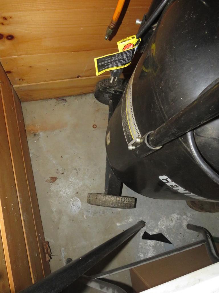 Central Pneumatic 29 Gallon Vertical Air Compressor