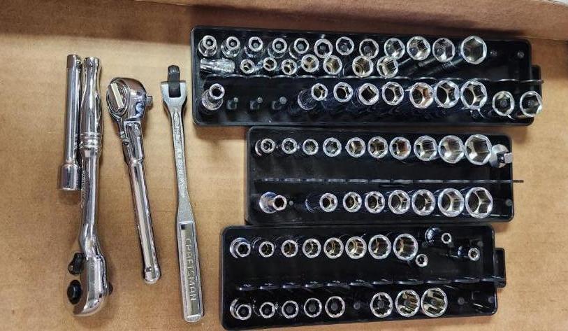 (70+/-) 1/4" Sockets & Drives