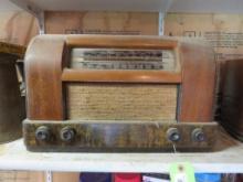 Antique Philco Tabletop Tube Radio
