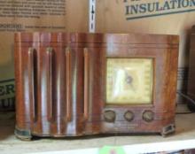 Antique Firestone Air Chief Tabletop Tube Radio
