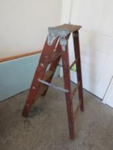 4' Wooden Step Ladder