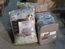 (4) Comforters/Coverlet Sets