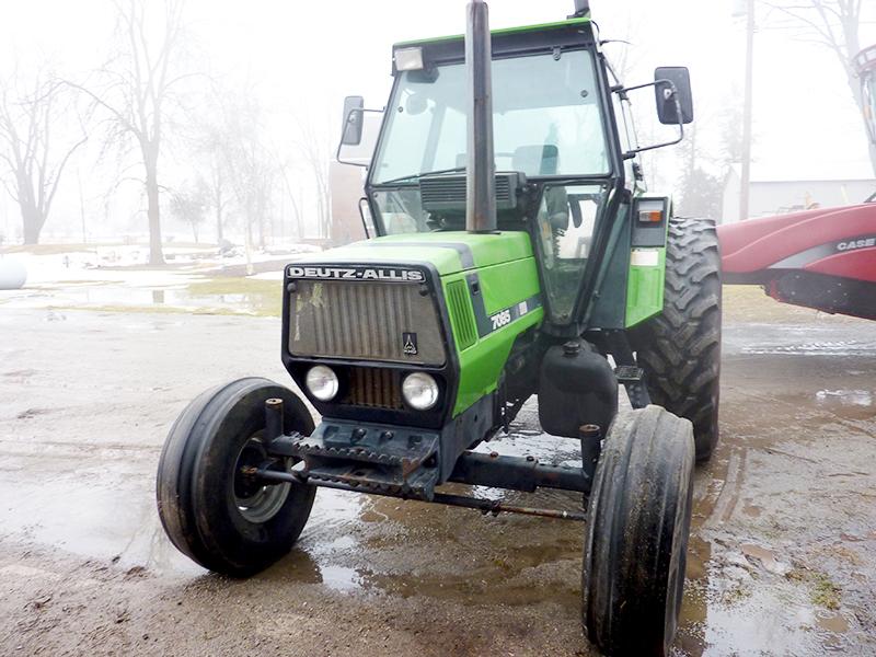 Deutz 7085 Tractor w/ Cab