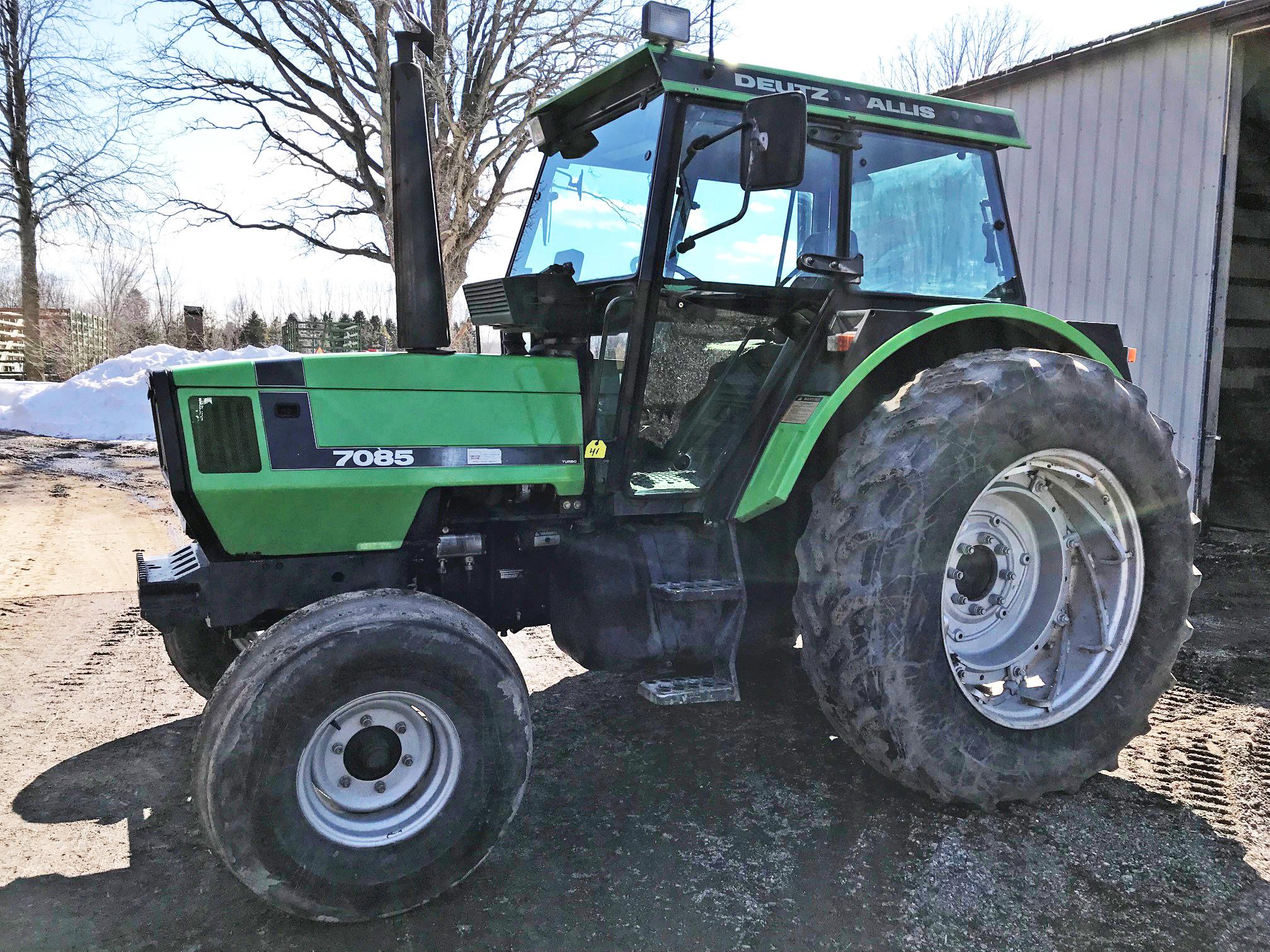 Deutz 7085 Tractor w/ Cab