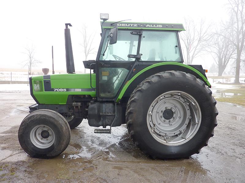 Deutz 7085 Tractor w/ Cab