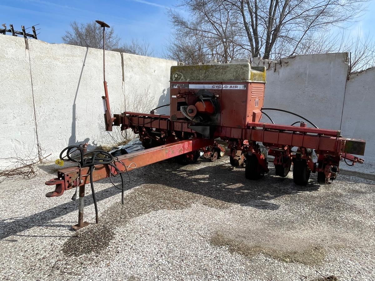 International 800 Cyclo-Air Parts Planter