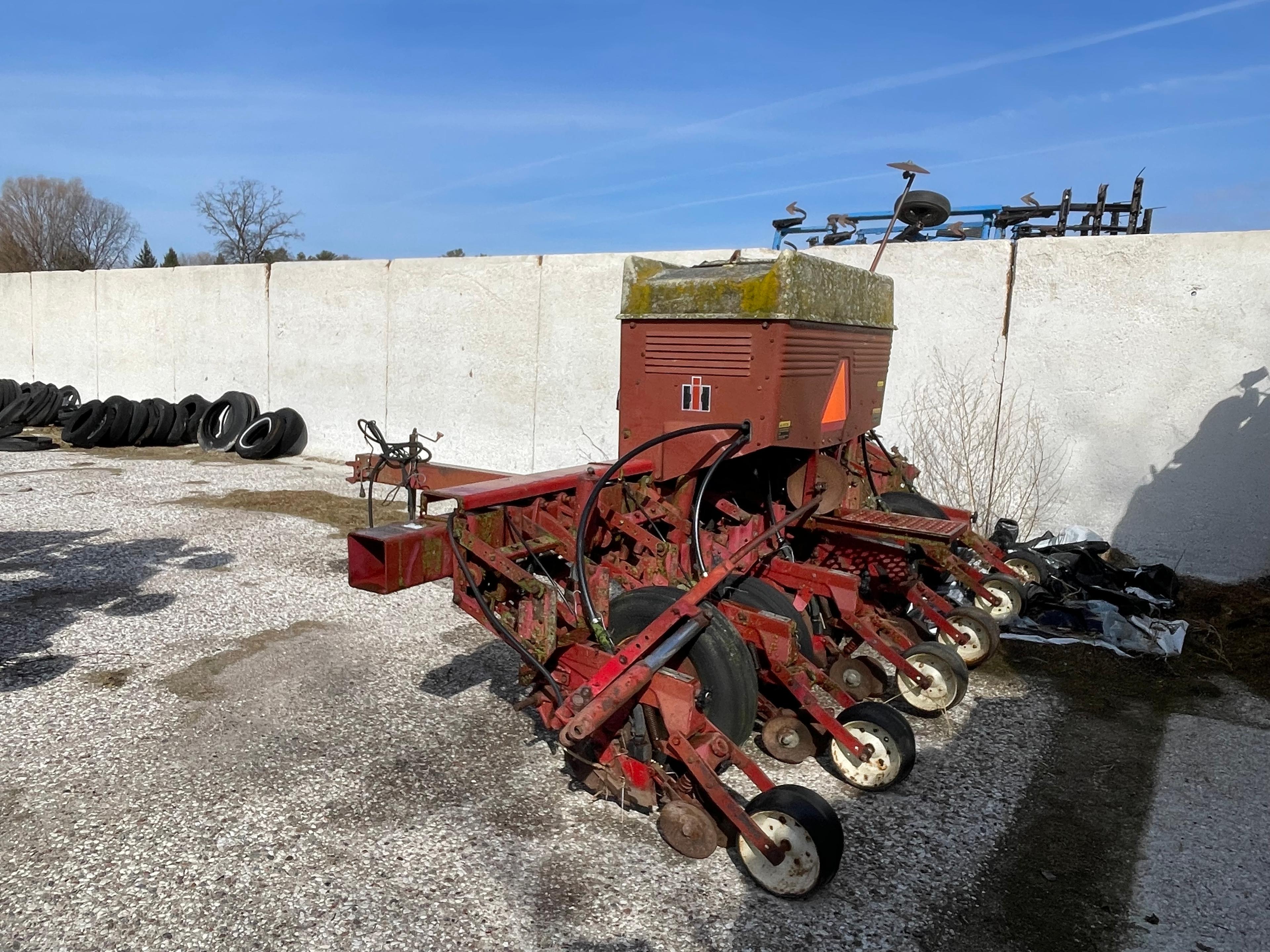 International 800 Cyclo-Air Parts Planter