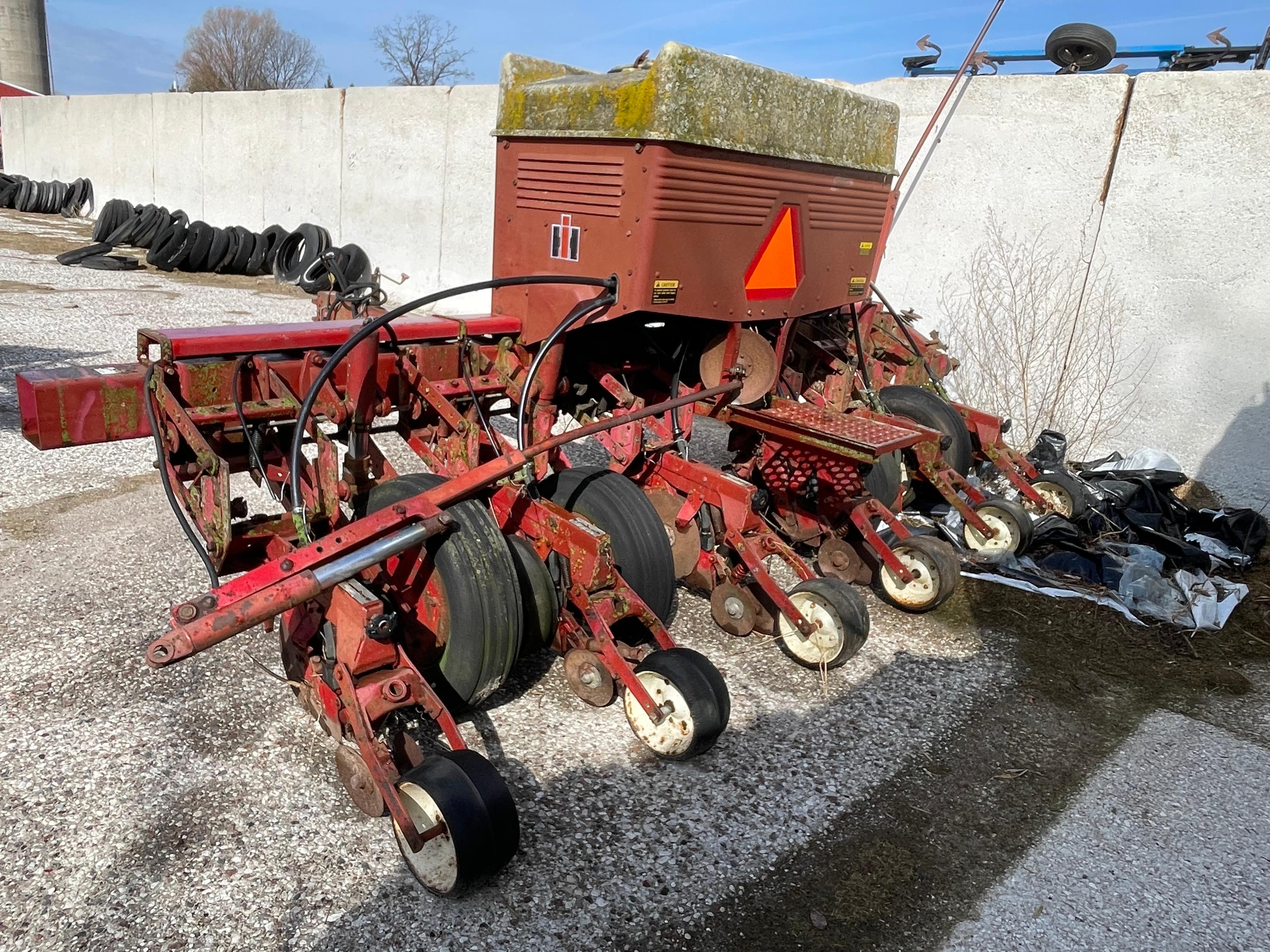 International 800 Cyclo-Air Parts Planter