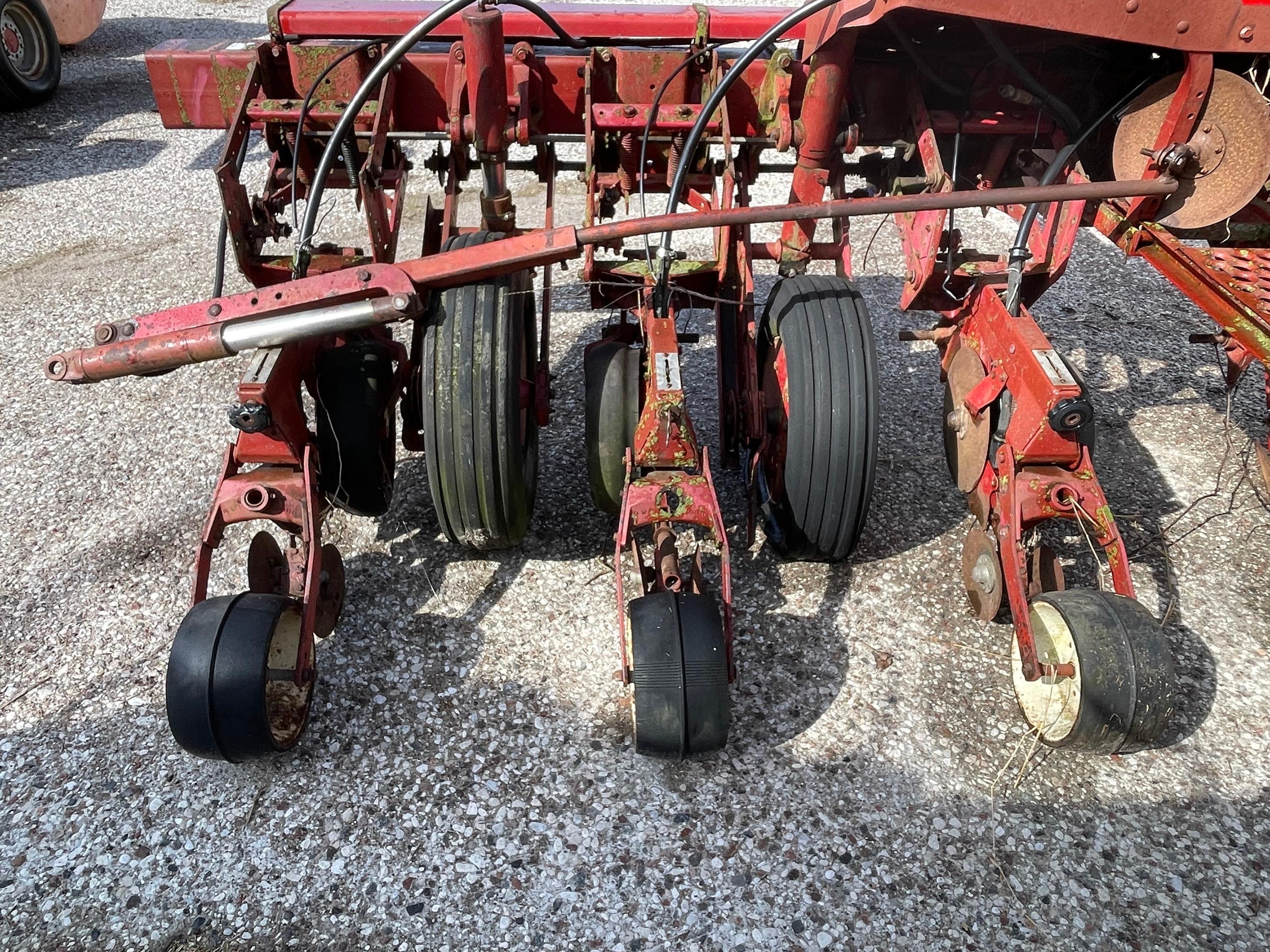 International 800 Cyclo-Air Parts Planter