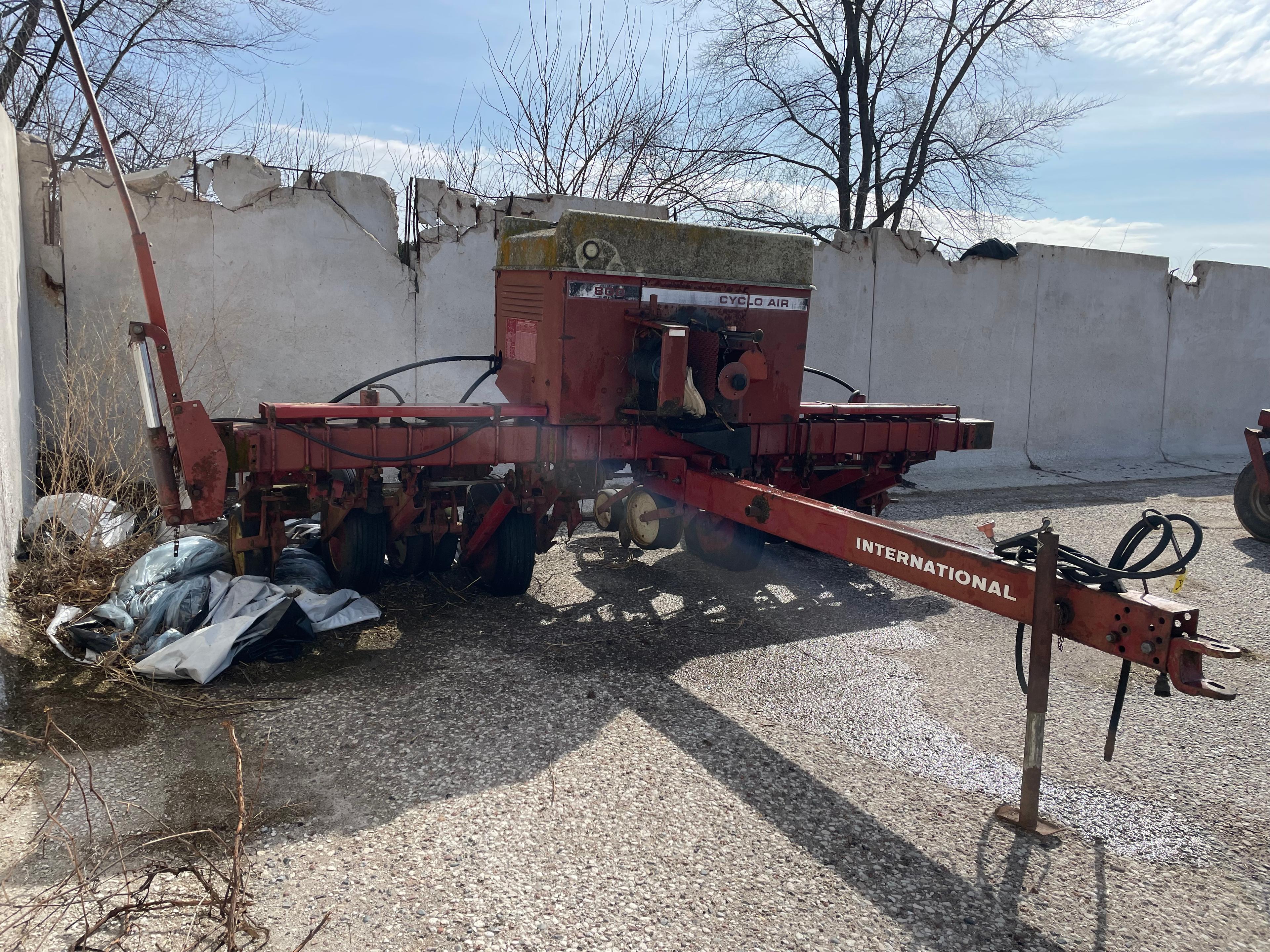 International 800 Cyclo-Air Parts Planter
