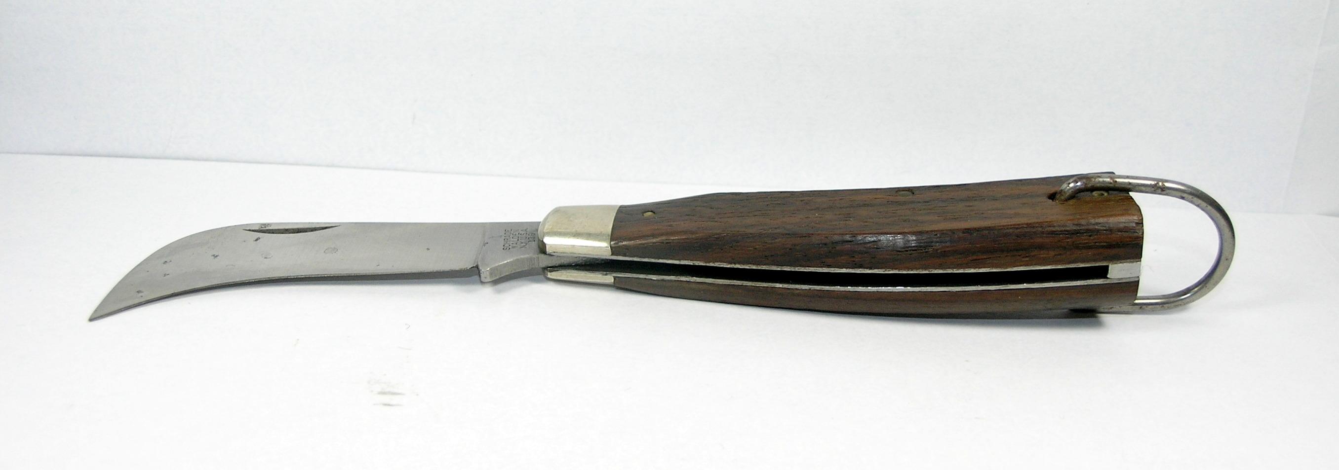 1946-1973 Schrade-Walden Pattern 136 Walnut Pruner. Unsharpened  Near Mint