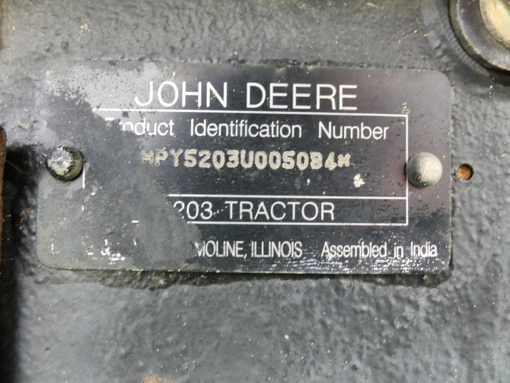 John Deere 5203