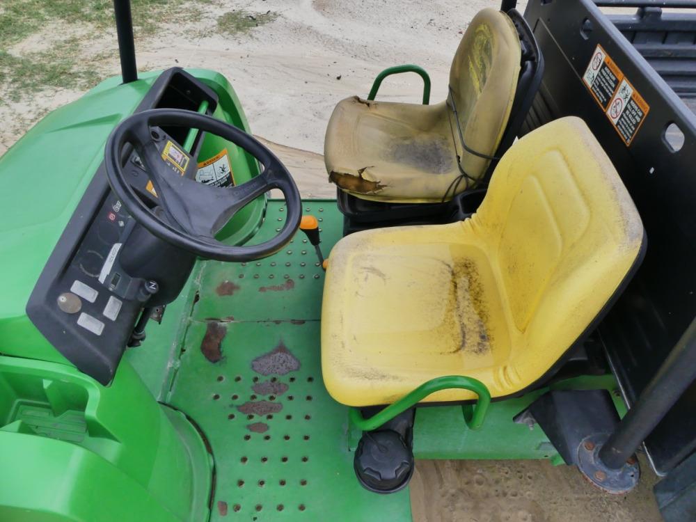 John Deere 4x2 TX Gator