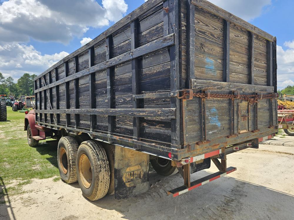 1975 Ford F700