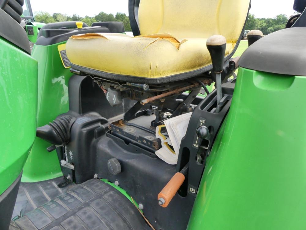 2017 John Deere 3033R