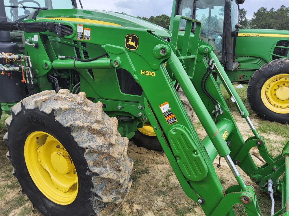 2017 John Deere 6105E