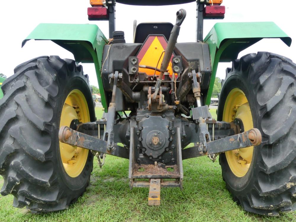 John Deere 5203