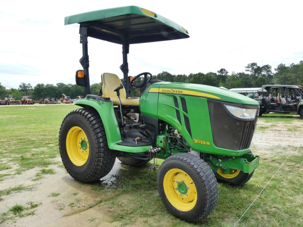 2017 John Deere 3033R