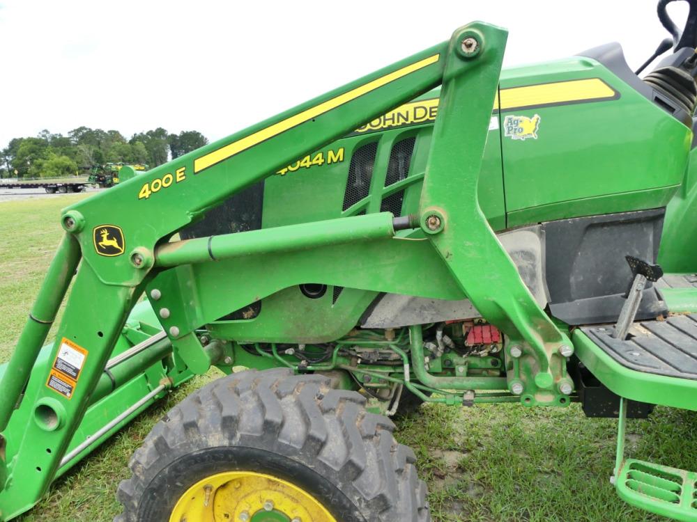 John Deere 4044M