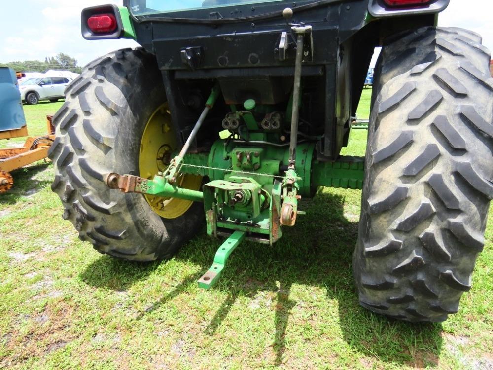 John Deere 2950