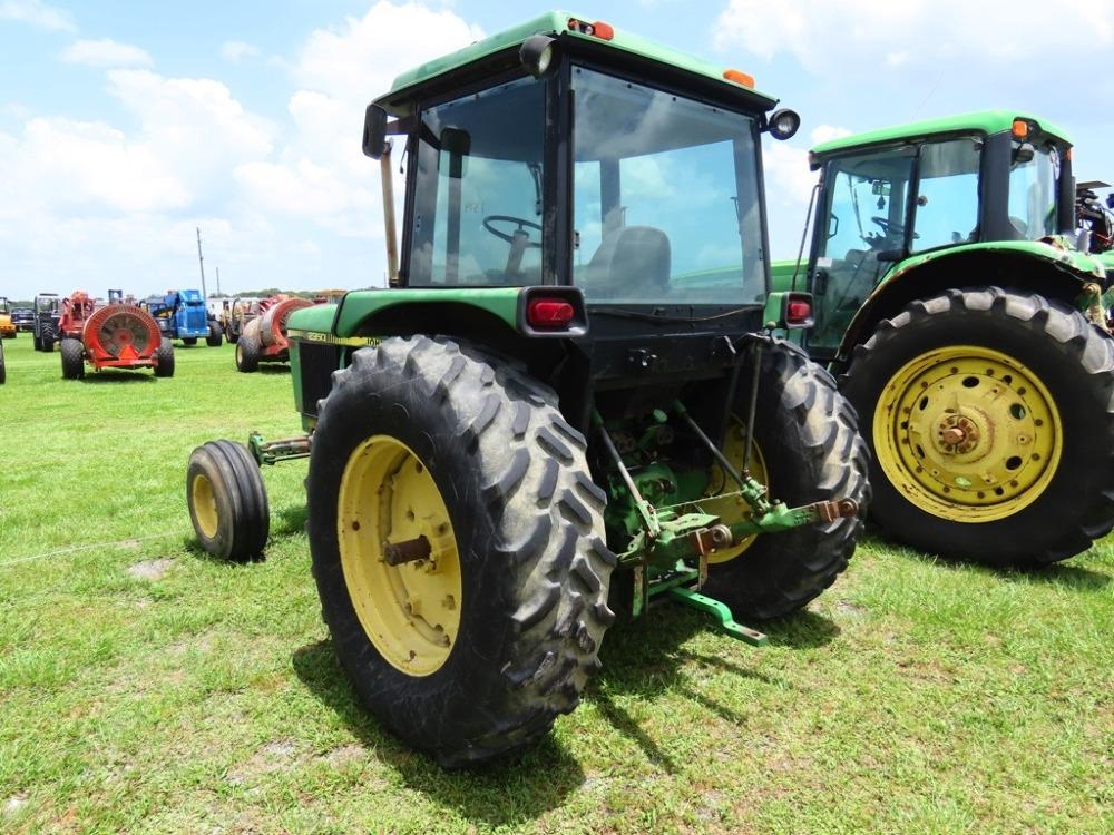 John Deere 2950
