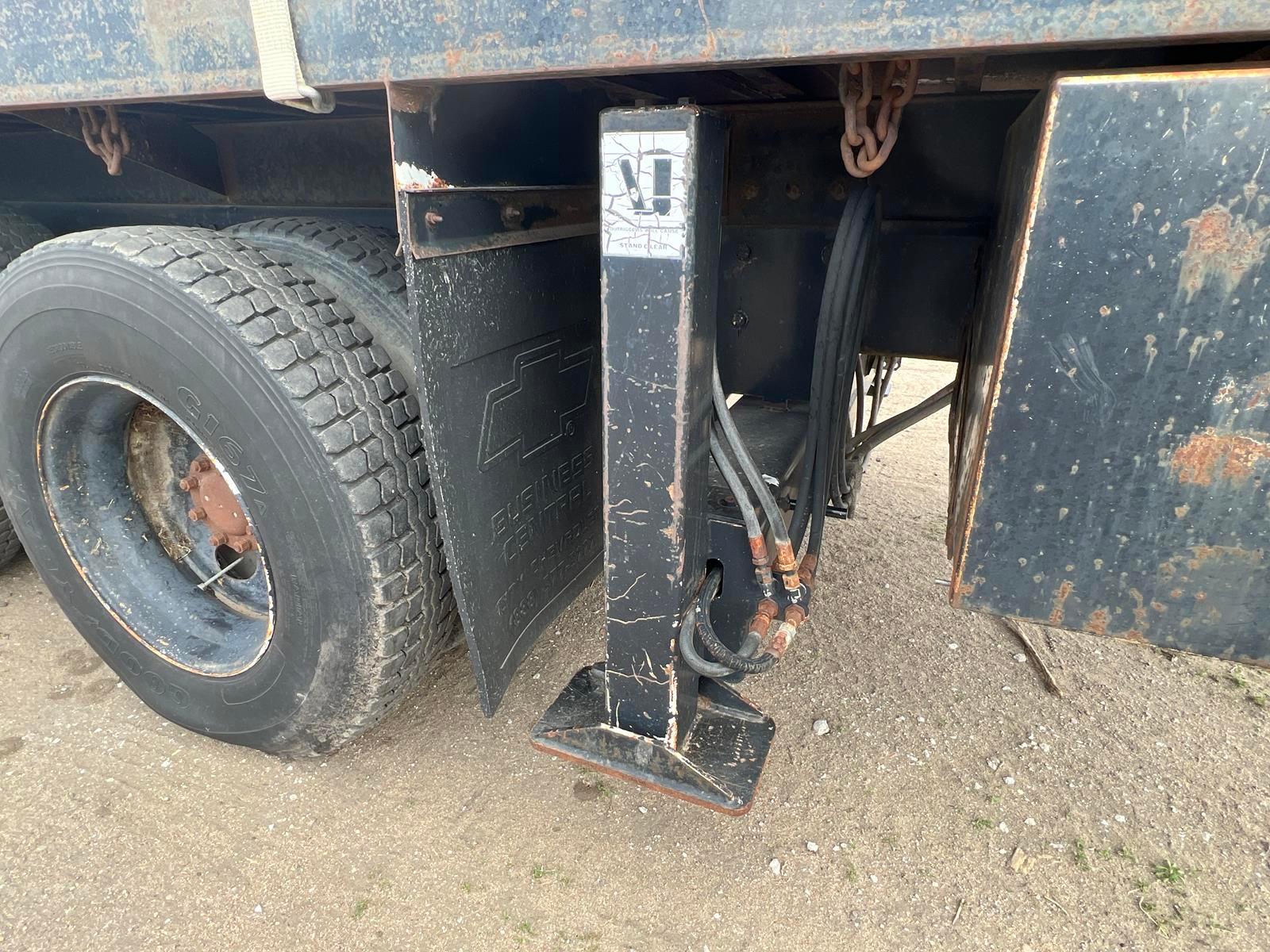 1995 Ford F-800 Flatbed Crane Truck - Diesel