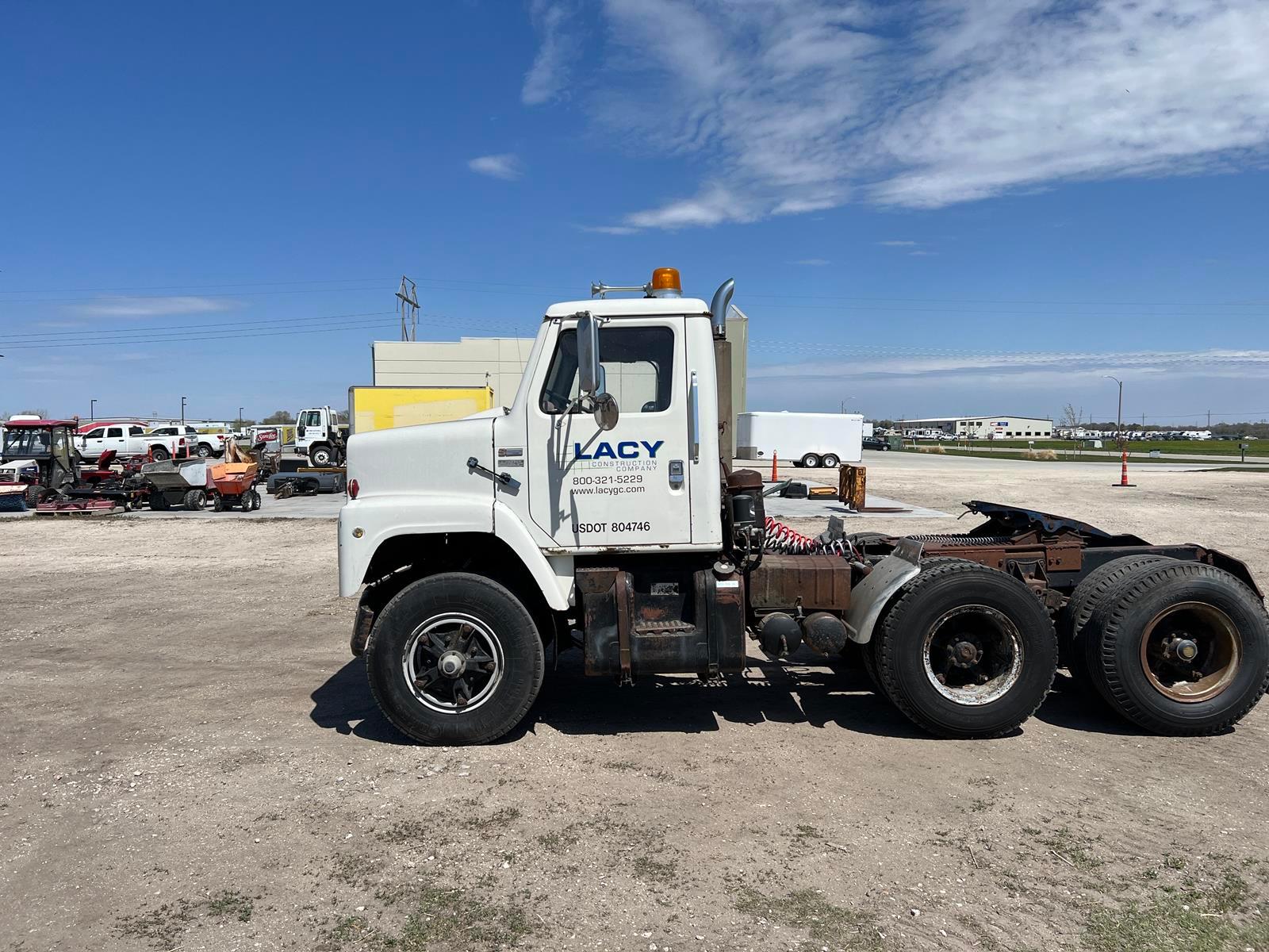 1979 International F-2275 Day Cab Semi Truck - Diesel