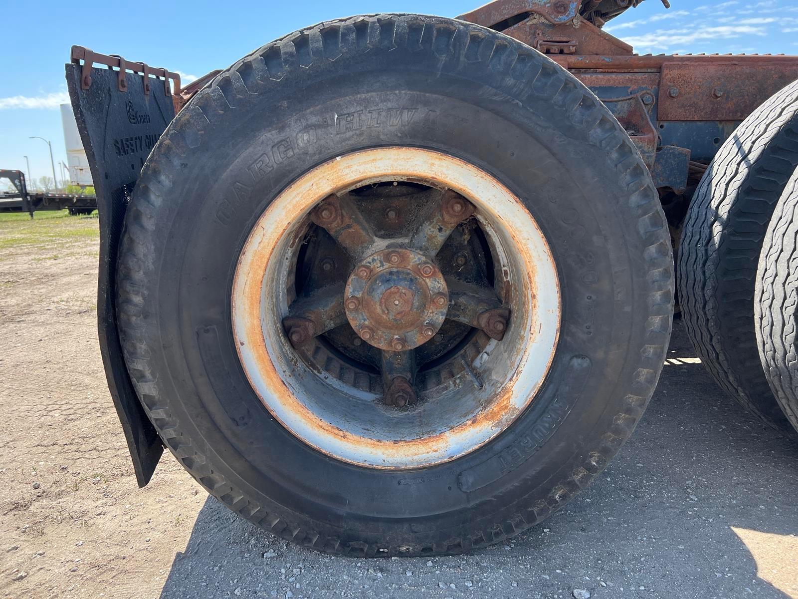 1979 International F-2275 Day Cab Semi Truck - Diesel