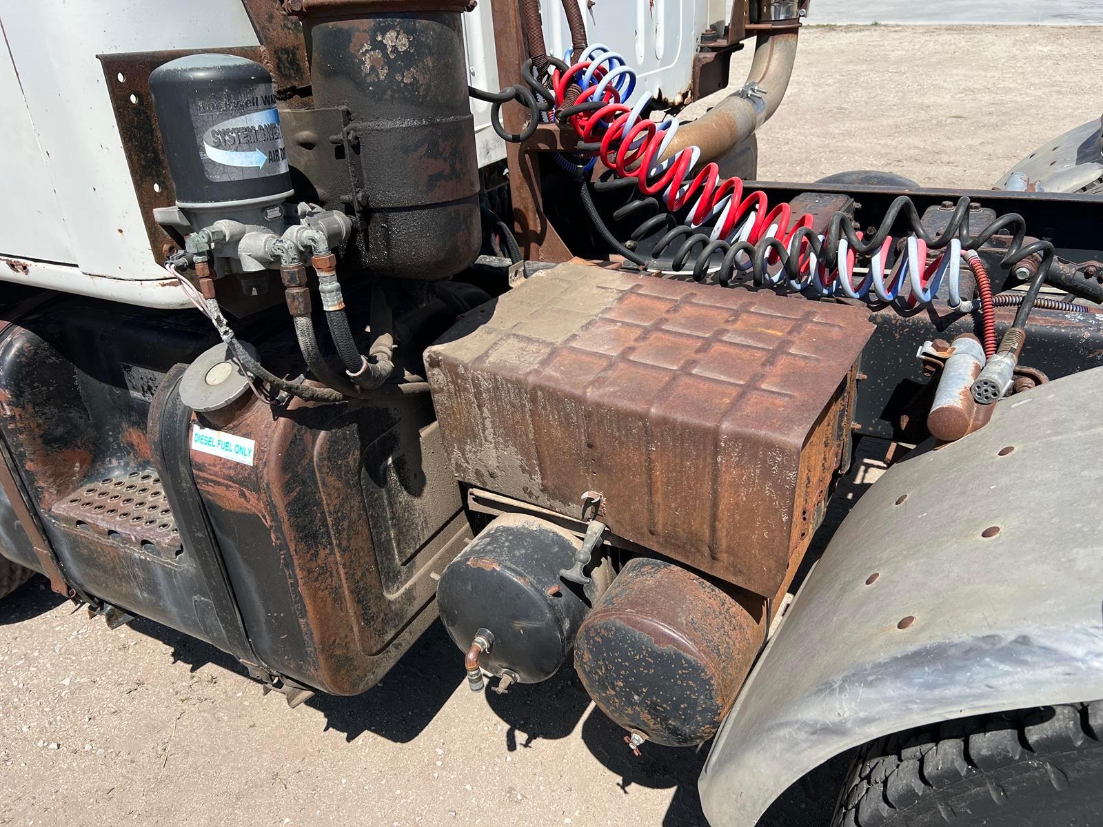 1979 International F-2275 Day Cab Semi Truck - Diesel