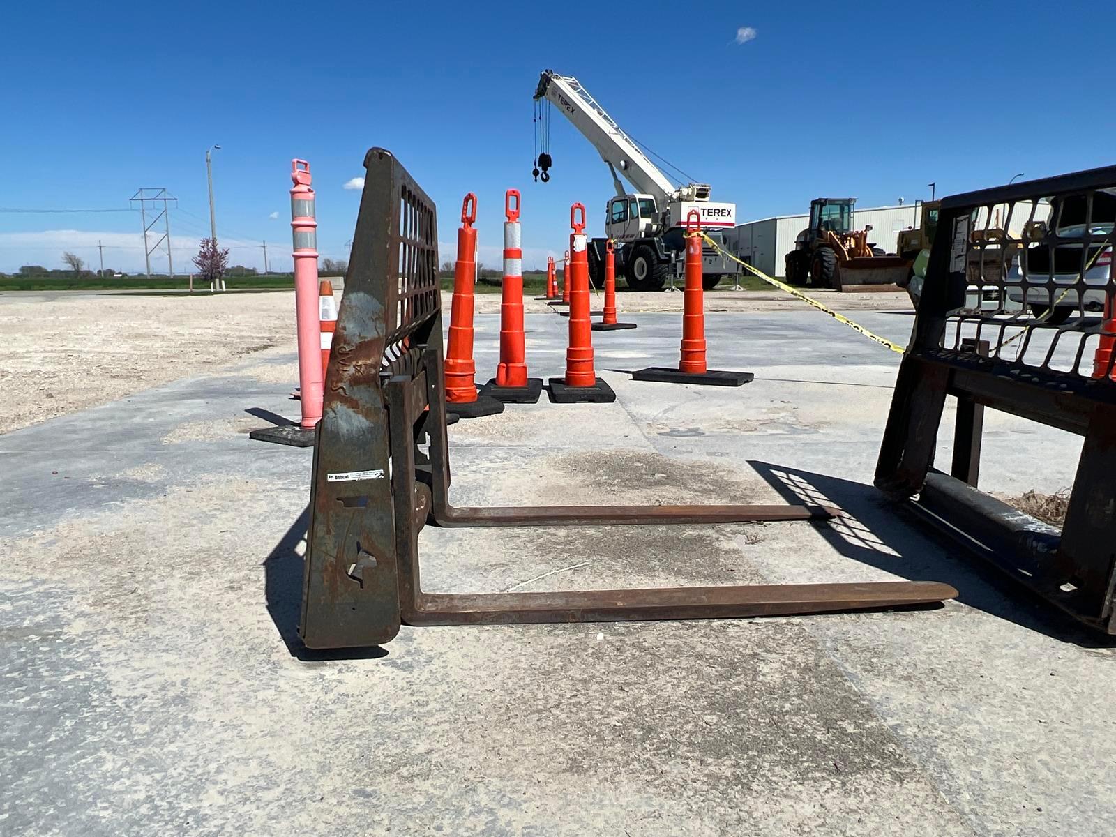 Bobcat 48in Pallet Forks For Skid Steer