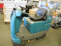 TENNANT T7 AMR RIDE-ON FLOOR MACHINE