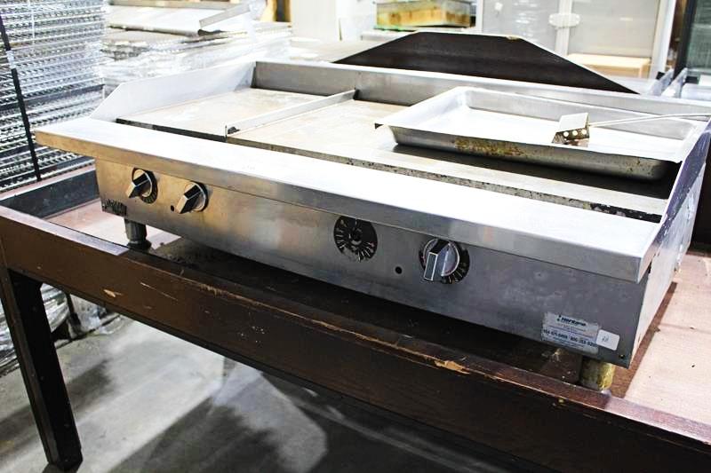 APW WYOTT 4' GAS FLAT GRILL