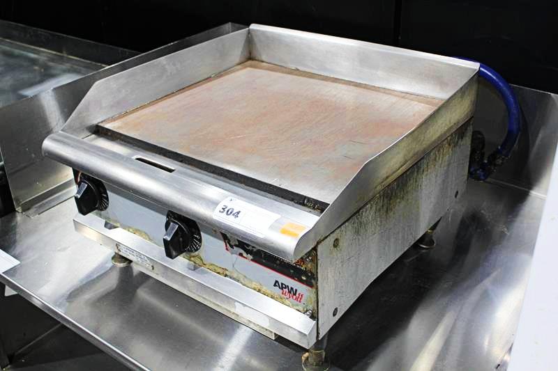 APW WYOTT CHAMPION 2' GAS FLAT GRILL