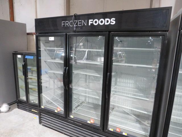 TRUE GDM-72F-HC-TSL01 SELF-CONTAINED 3-DOOR FREEZER