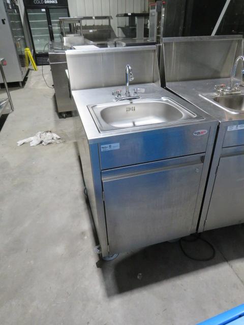 24X32 QUALSERV MOBILE HAND SINK WITH WATER HEATER