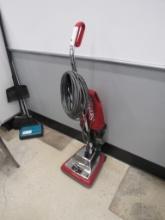 SANITAIRE COMMERCIAL VACUUM