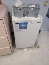 MAGIC CHEF REFRIGERATOR