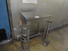 S/STEEL RECEIVING DESK