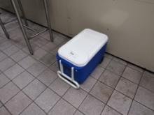 IGLOO ROLLING COOLER