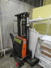 2021 NOBLELIFT SPN22-98 2200LB SEMI-ELECTRIC STACKER